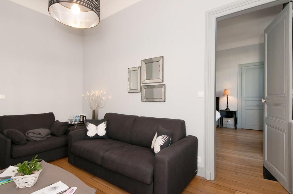 La Demeure Des Sacres - Cathedrale Bed & Breakfast Reims Bagian luar foto