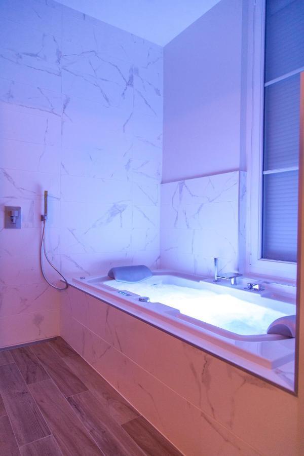La Demeure Des Sacres - Cathedrale Bed & Breakfast Reims Bagian luar foto