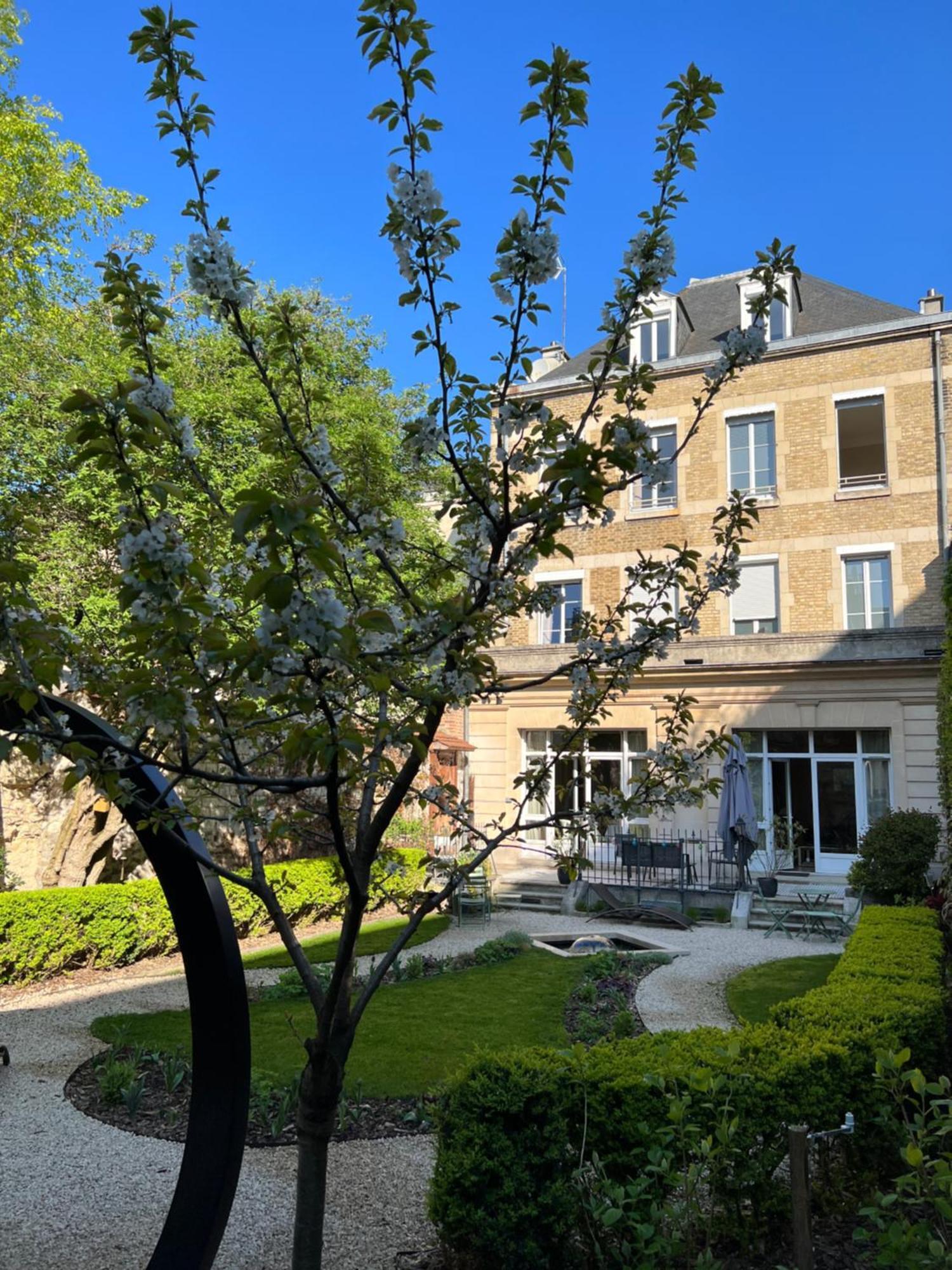 La Demeure Des Sacres - Cathedrale Bed & Breakfast Reims Bagian luar foto