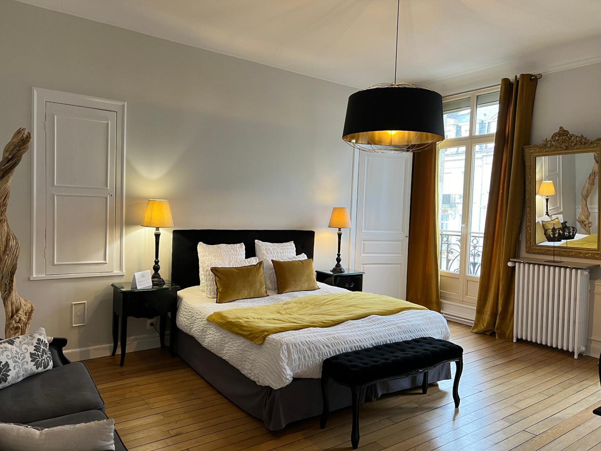 La Demeure Des Sacres - Cathedrale Bed & Breakfast Reims Bagian luar foto