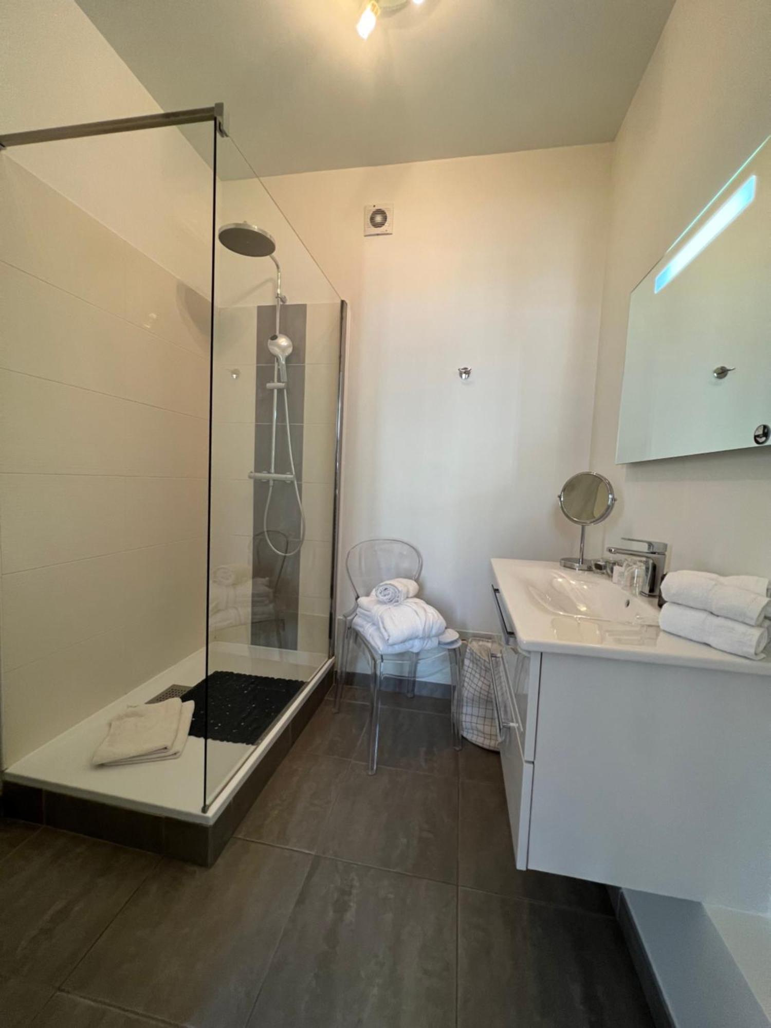La Demeure Des Sacres - Cathedrale Bed & Breakfast Reims Bagian luar foto