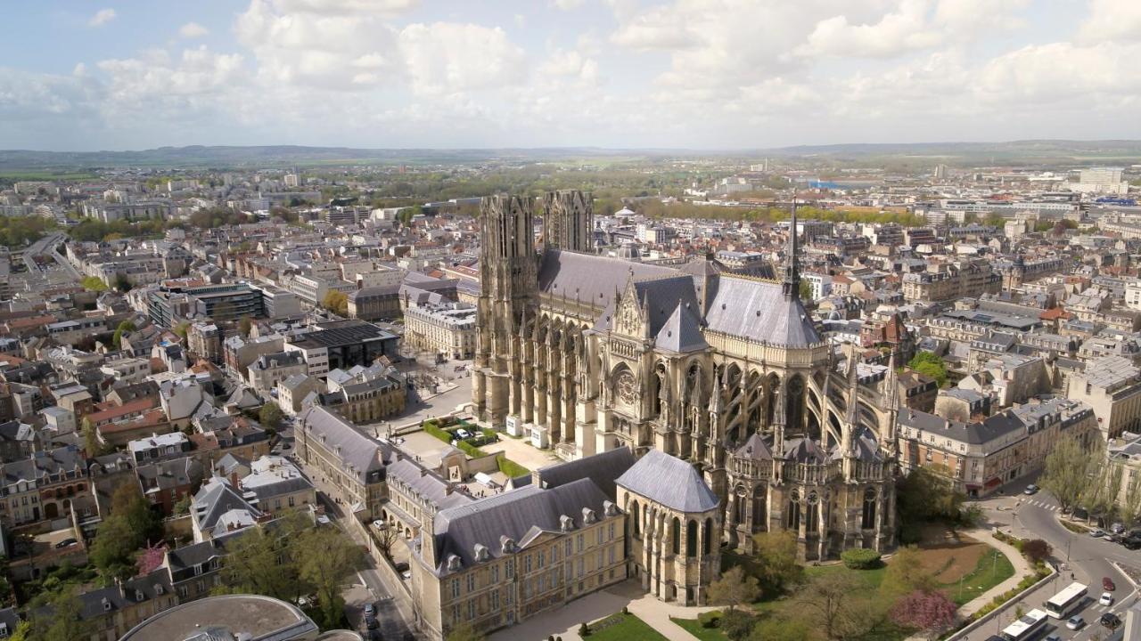 La Demeure Des Sacres - Cathedrale Bed & Breakfast Reims Bagian luar foto